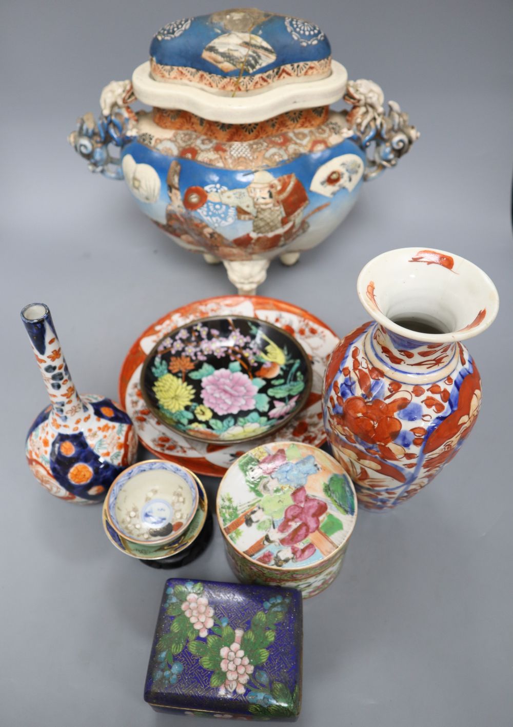 A quantity of mixed Oriental ceramics, tallest 28cm